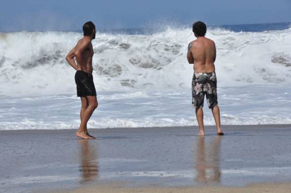O Rafa pergunta: 'Amarelou?'. 'Pois é... tá f...!' (Kalalau Beach, na Na'Pali Coast, costa norte de Kauai, no Havaí)